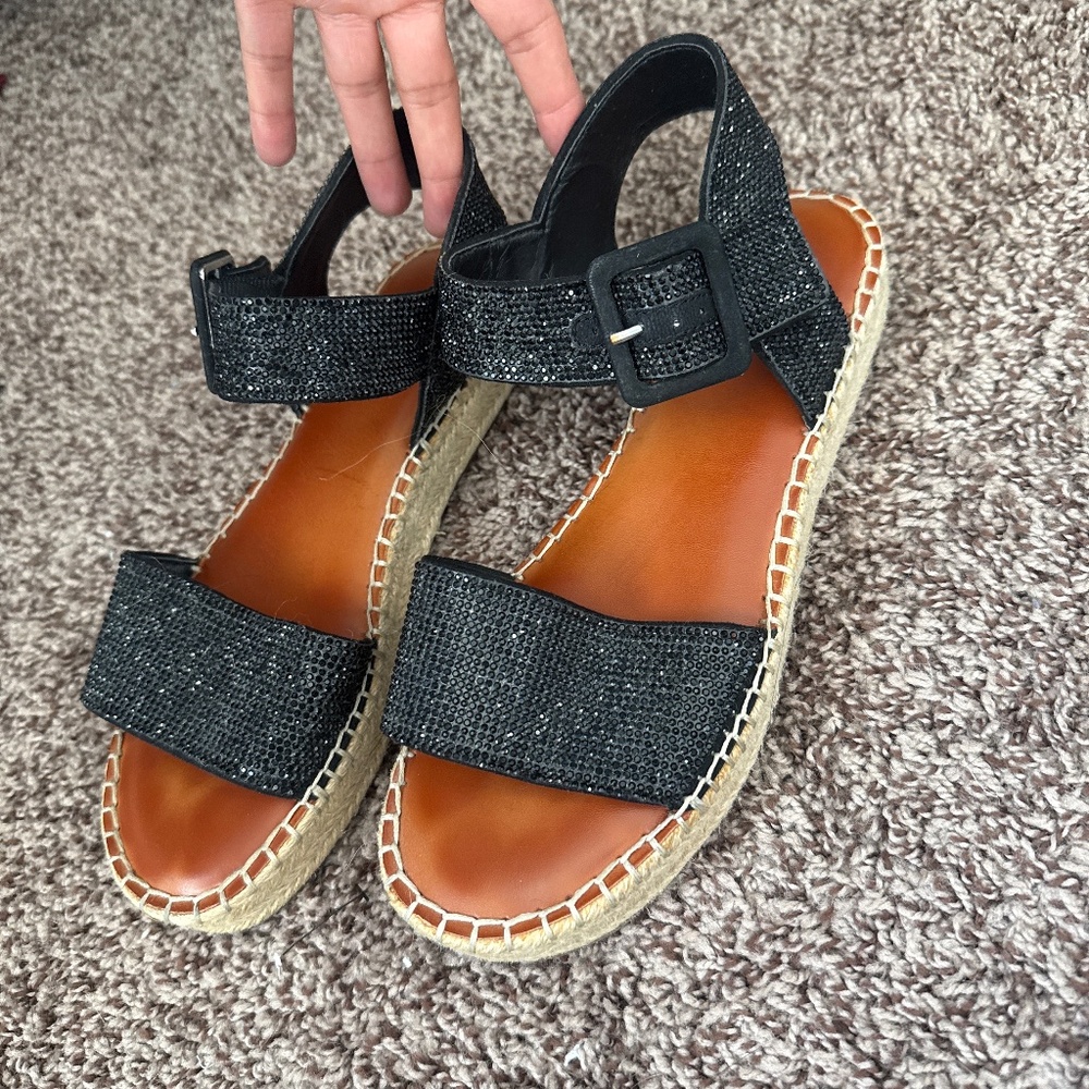 Gianni Bini sandals